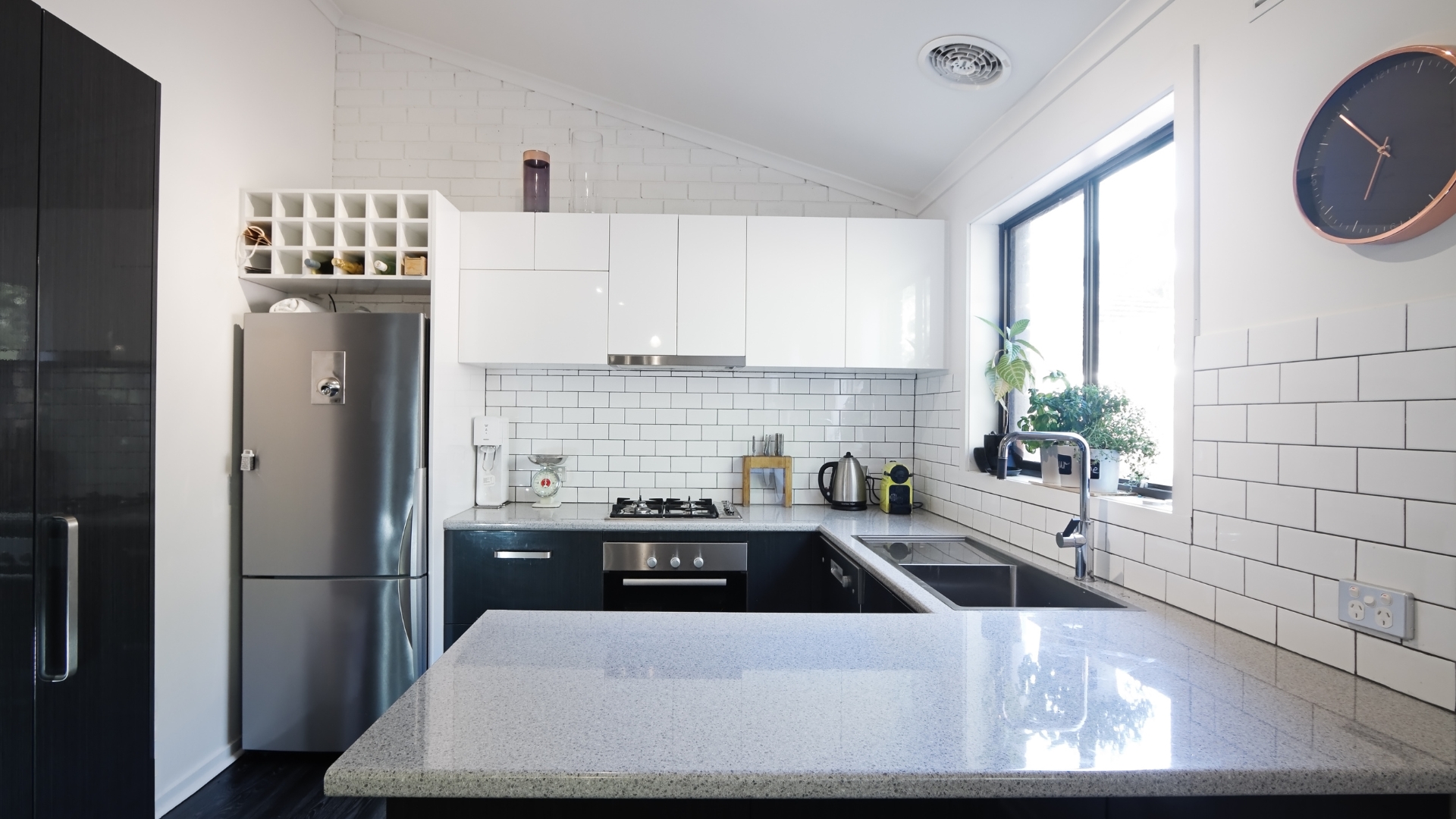 Clean and classic white subway tile kitchen backsplash and easy backsplash ideas