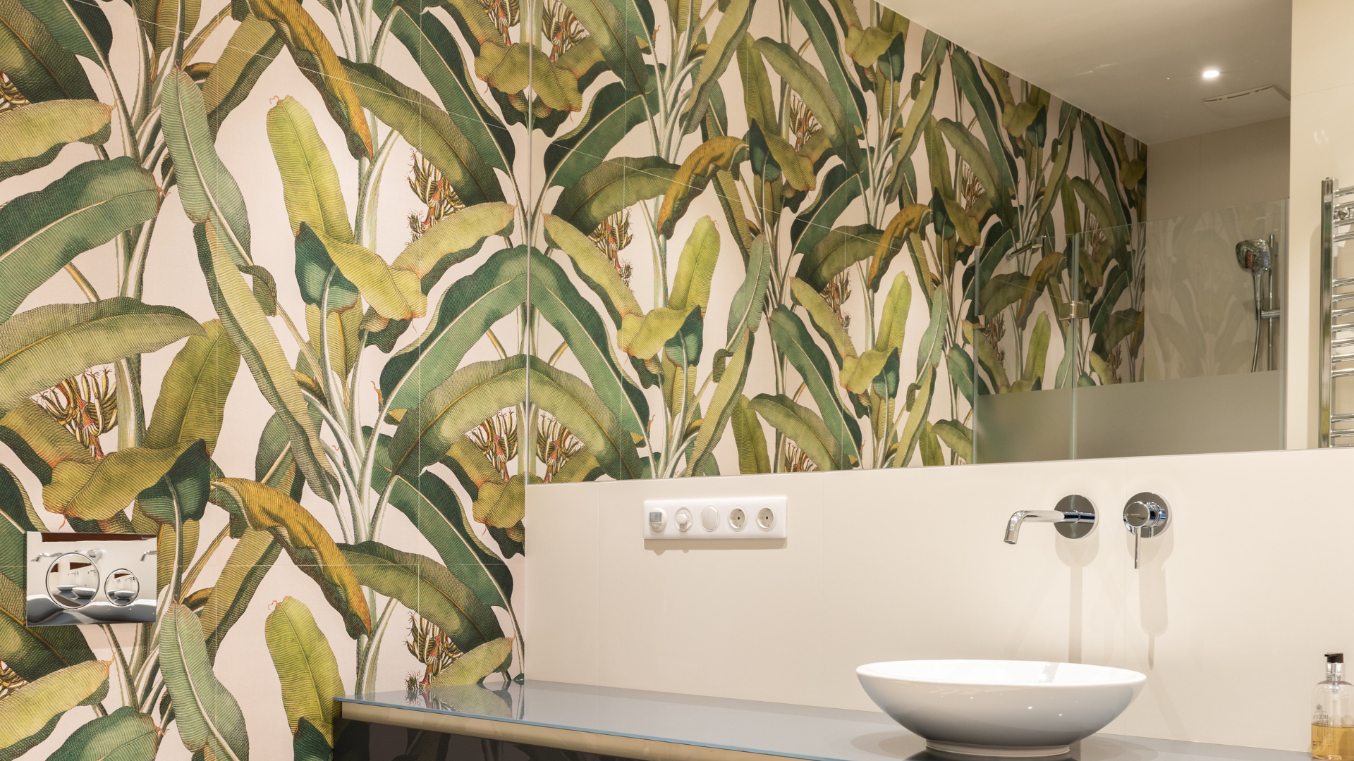 Green Tropical Banana Leaf Peel and Stick Bohemian Bathroom Wallpaper